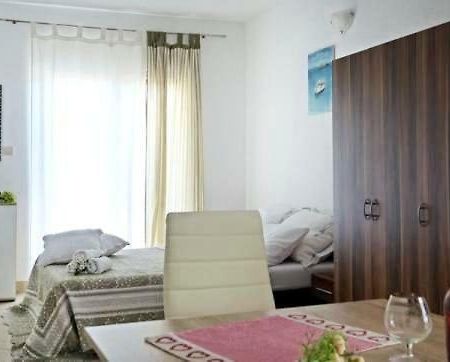 Apartmani Obala Poljica  الغرفة الصورة